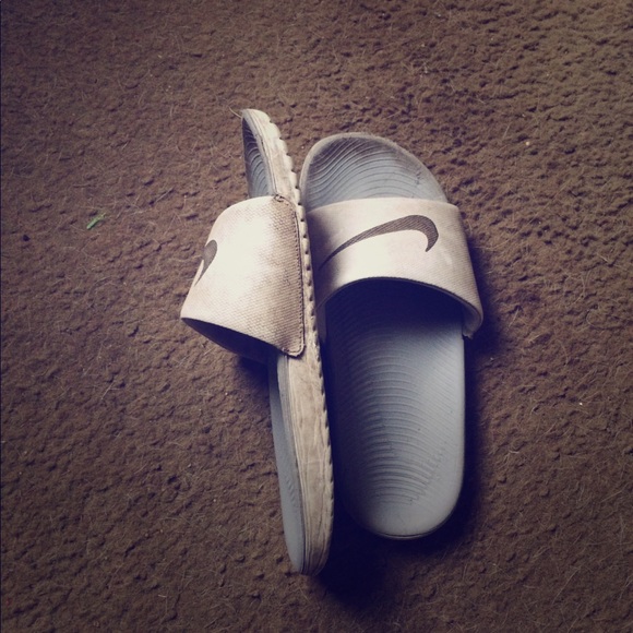 Well Worn Nike Slip On Sandals - Picture 2 of 3